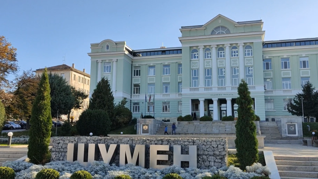 С влак до Шумен, най-голямата джамия в България и паметника на създателите на българската държава