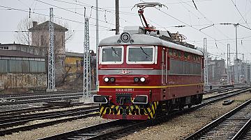 Аварирал локомотив предизвика закъснение на няколко влака в участъка между гарите Стралджа и Зимница