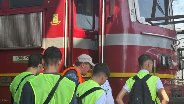 Ученици от Турция са на практическо обучение в Локомотивно депо Пловдив по програма „Еразъм +“